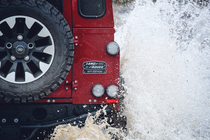 Illustration for article titled Land Rover Is Stuffing 400 HP V8s Into Vintage DefendersÂ